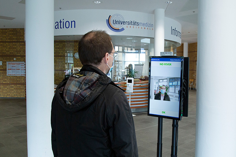 At the entrance of Greifswald University Hospital, the staff can make the contactless temperature check by DERMALOG.