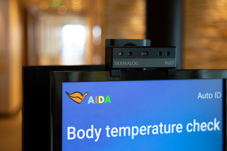 An Bord der Kreuzfahrtschiffe von AIDA Cruises wird die Thermalkamera von DERMALOG im Rahmen des Gesundheits- und Hygienekonzeptes eingesetzt.
